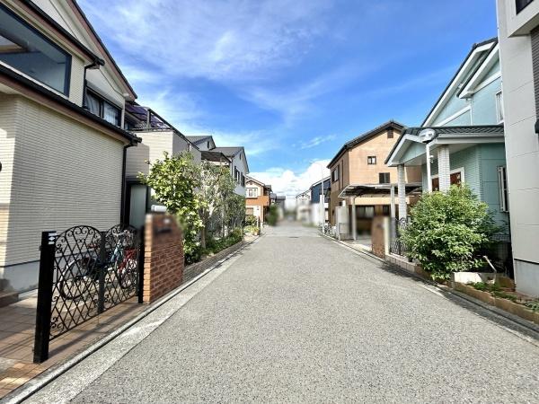 堺市東区高松の中古一戸建て(前面道路含む現地写真)