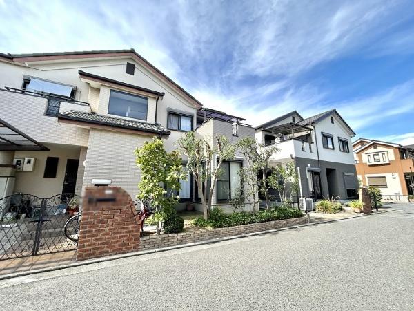 堺市東区高松の中古一戸建て(前面道路含む現地写真)
