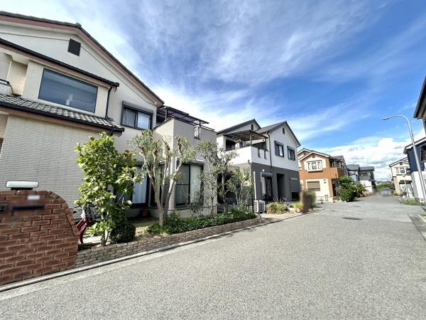 堺市東区高松の中古一戸建て(前面道路含む現地写真)
