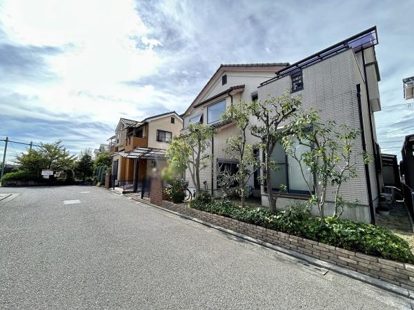 堺市東区高松の中古一戸建て(前面道路含む現地写真)