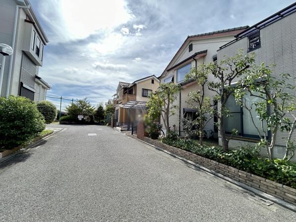堺市東区高松の中古一戸建て(前面道路含む現地写真)