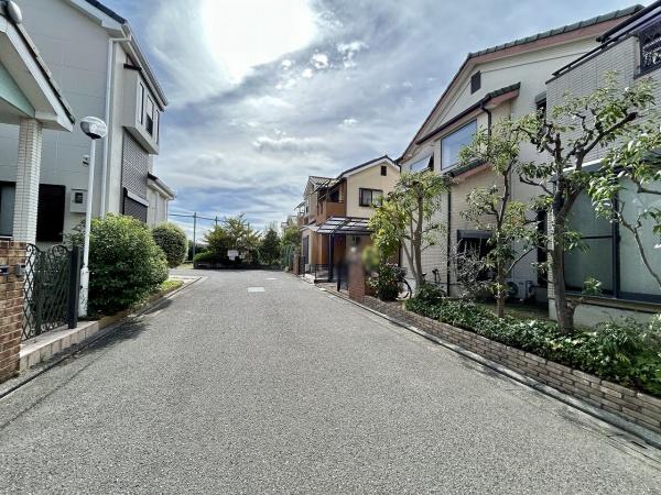 堺市東区高松の中古一戸建て(前面道路含む現地写真)