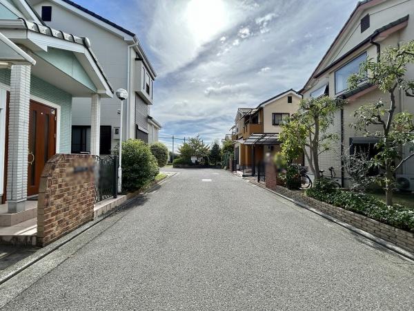 堺市東区高松の中古一戸建て(前面道路含む現地写真)