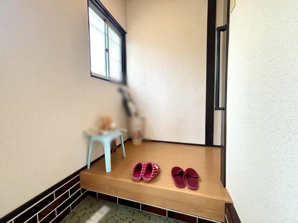 堺市東区南野田の中古一戸建て(玄関)