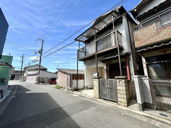 堺市東区草尾の中古一戸建て(前面道路含む現地写真)
