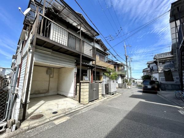 堺市東区草尾の中古一戸建て(前面道路含む現地写真)