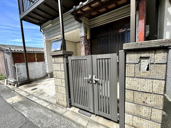 堺市東区草尾の中古一戸建て(玄関)
