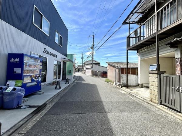 堺市東区草尾の中古一戸建て(前面道路含む現地写真)