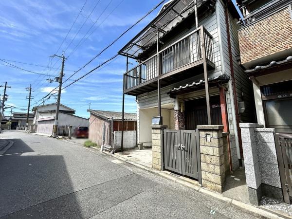 堺市東区草尾の中古一戸建て(前面道路含む現地写真)