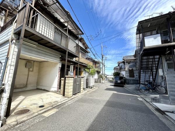 堺市東区草尾の中古一戸建て(前面道路含む現地写真)