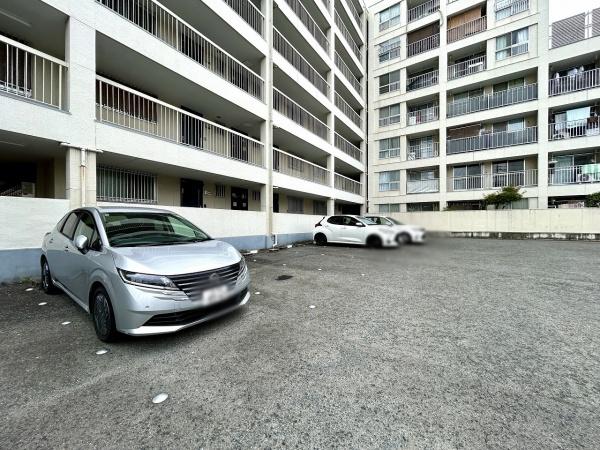 泉ヶ丘コーポラスA棟(駐車場)