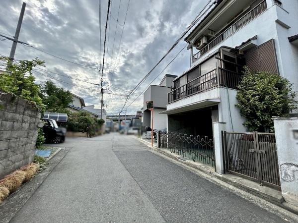 堺市堺区北波止町の中古一戸建て(前面道路含む現地写真)