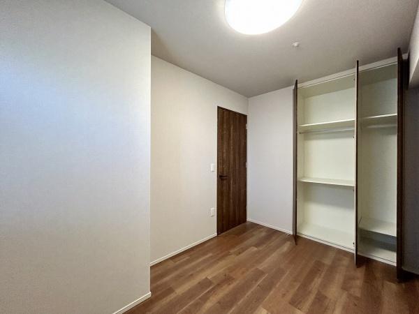 グランクラッセ上野芝向ヶ丘(洋室)