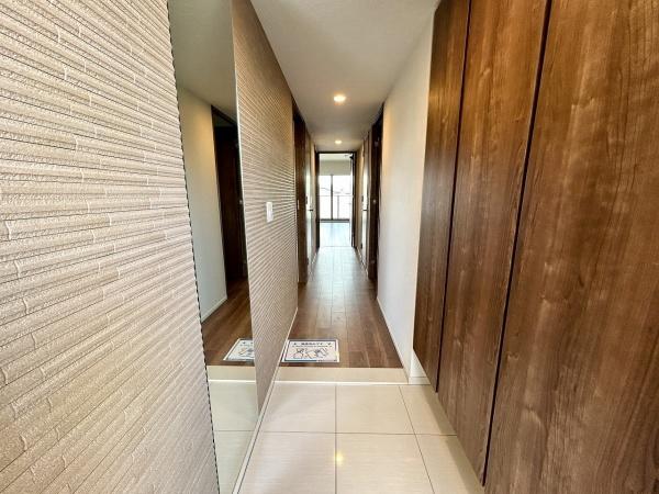 グランクラッセ上野芝向ヶ丘(玄関)