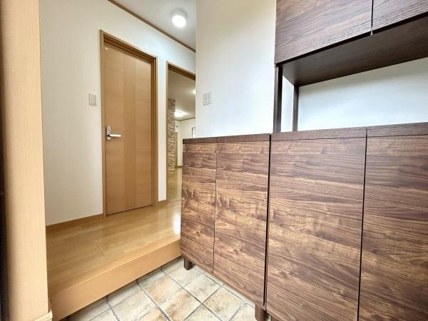 堺市中区福田の中古一戸建て(玄関)