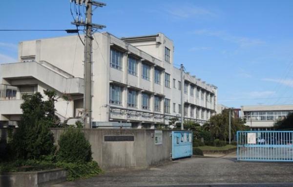 堺市南区御池台４丁の中古一戸建て(堺市立庭代台中学校)