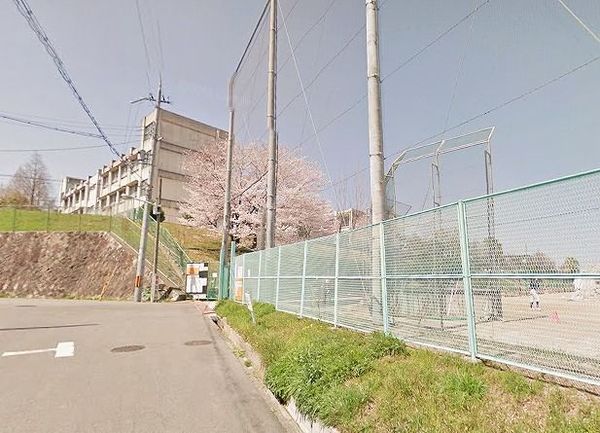 泉北茶山台第一次住宅１１号棟(堺市立若松台中学校)