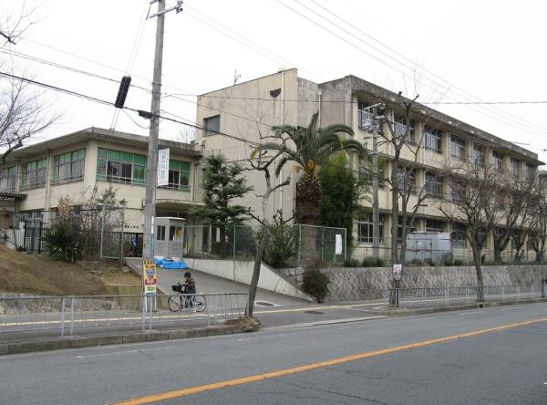 富田林市高辺台２丁目の中古一戸建て(富田林市立高辺台小学校)
