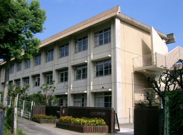 河内長野市緑ケ丘北町の中古一戸建て(河内長野市立西中学校)