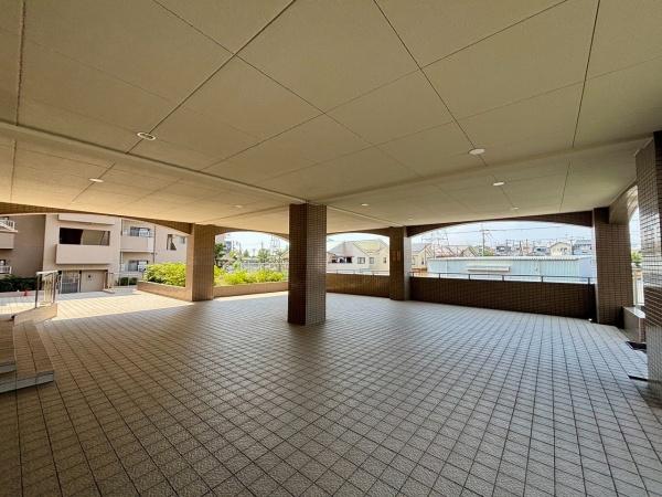 少女の赤い帽子泉北深井