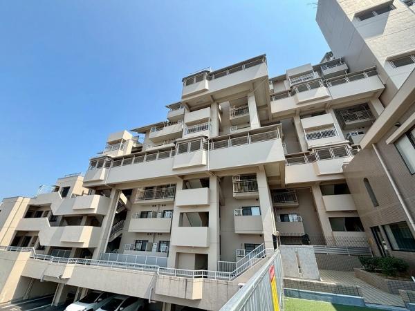 少女の赤い帽子泉北深井
