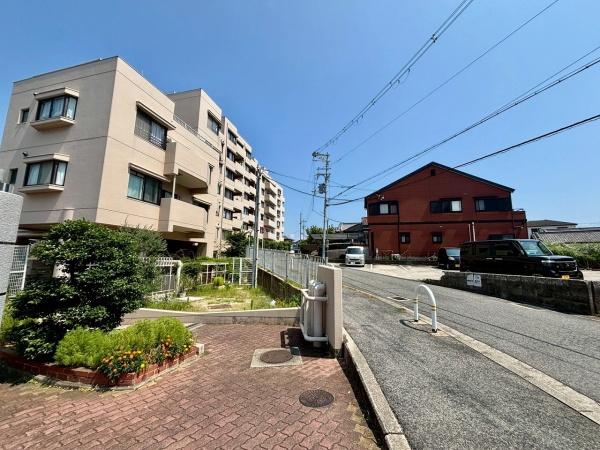 少女の赤い帽子泉北深井