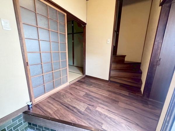 大阪市西成区北津守4丁目の中古一戸建て(玄関)