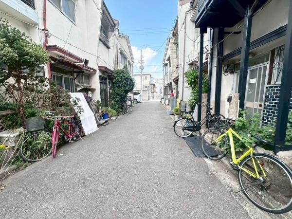 大阪市西成区北津守4丁目の中古一戸建て(前面道路含む現地写真)