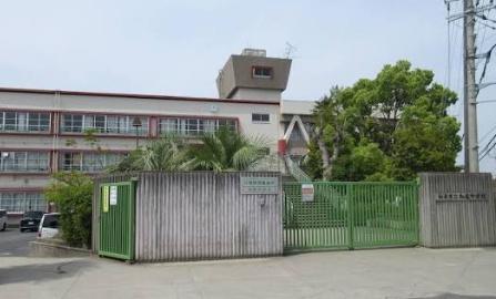 和泉市山荘町２丁目の中古一戸建て(和泉市立和泉中学校)