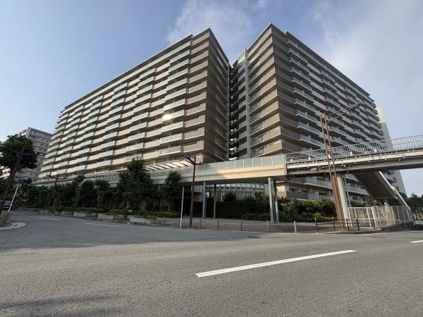 ベイサイドシティコスモスクエア駅前