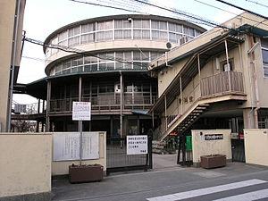 八尾市山本町南8丁目の土地(八尾市立曙川中学校)
