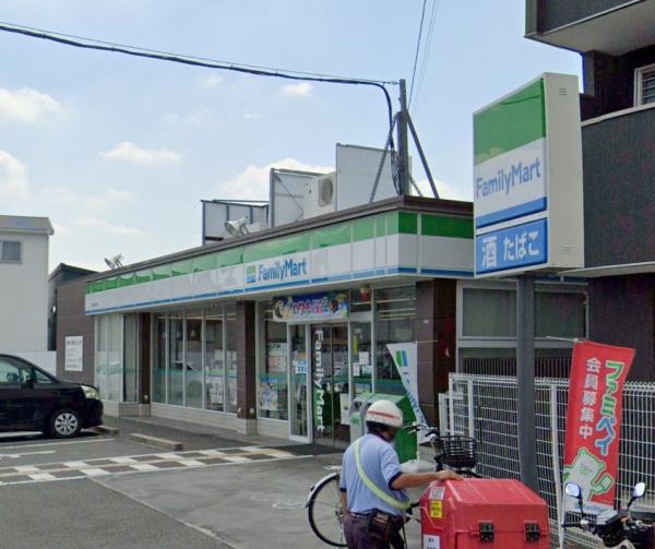 セラフ豊中向丘壱番館(ファミリーマート豊中春日町店)