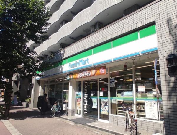 コボリマンション東三国(ファミリーマート東三国三丁目店)