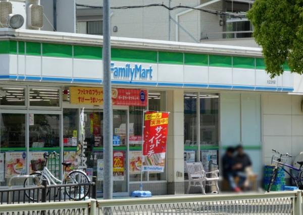 昭和山第三コーポ2号棟(ファミリーマート大正北村店)