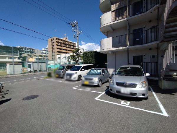 日商岩井野里マンション(駐車場)