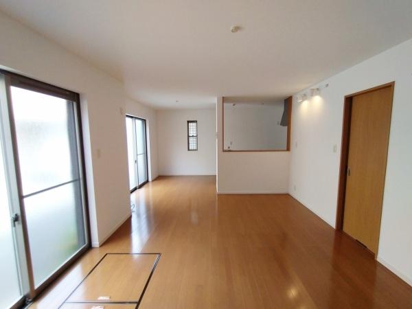 大阪市此花区春日出南1丁目の中古一戸建て(リビング)