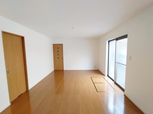 大阪市此花区春日出南1丁目の中古一戸建て(リビング)