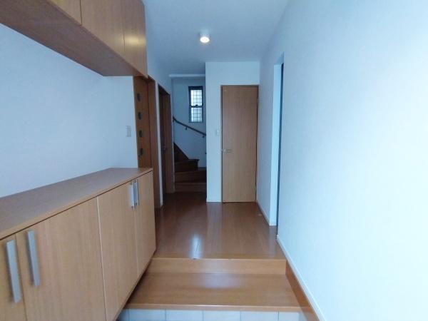 大阪市此花区春日出南1丁目の中古一戸建て(玄関)