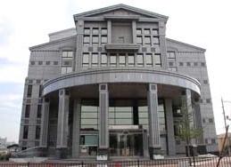 枚方市片鉾東町の中古一戸建て(枚方市立中央図書館)