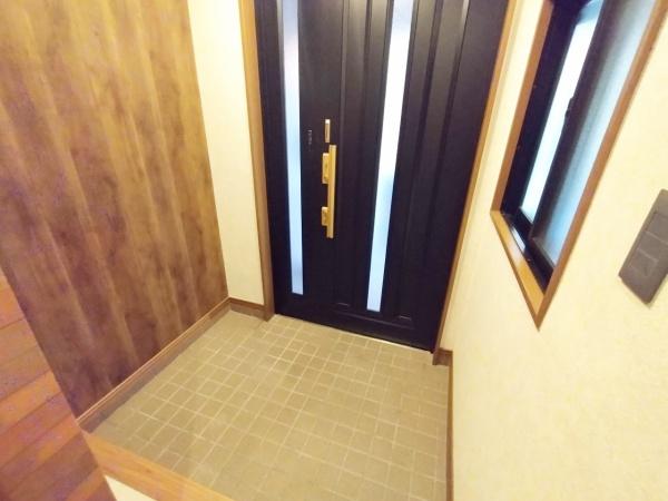 大阪市東淀川区瑞光2丁目の中古一戸建て(玄関)