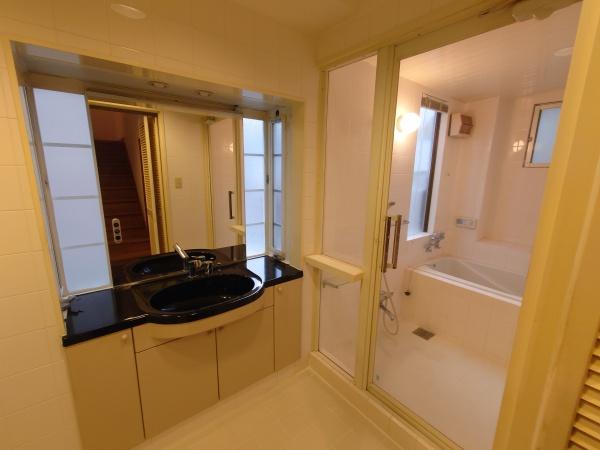 西宮市苦楽園三番町の中古一戸建て