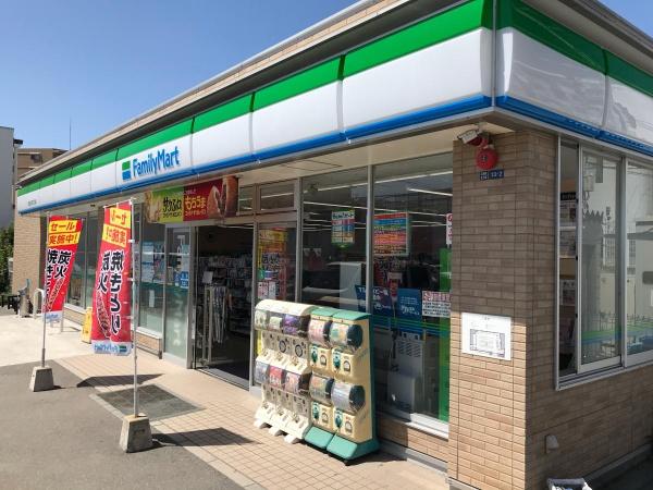 グランドメゾン緑地公園(ファミリーマート吹田江坂五丁目店)