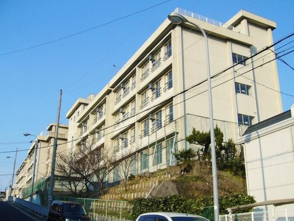 豊中市緑丘１丁目の中古一戸建て(豊中市立第十一中学校)