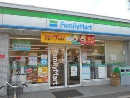 千里グリーンマンション(ファミリーマート吹田津雲台七丁目店)