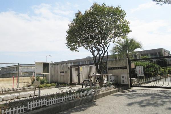 吹田市藤白台２丁目の中古一戸建て(吹田市立藤白台小学校)