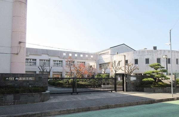 神戸市北区西山２丁目の中古一戸建て(神戸市立西山小学校)