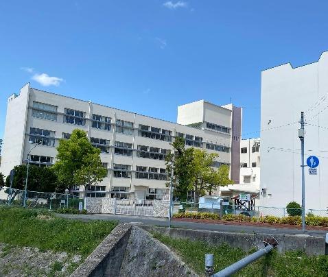 ラ・ヴェール伊丹昆陽池A棟(伊丹市立天王寺川中学校)