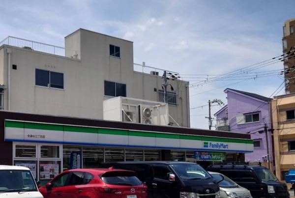 シャトー・サンパークスクエア(ファミリーマート今津中三丁目店)