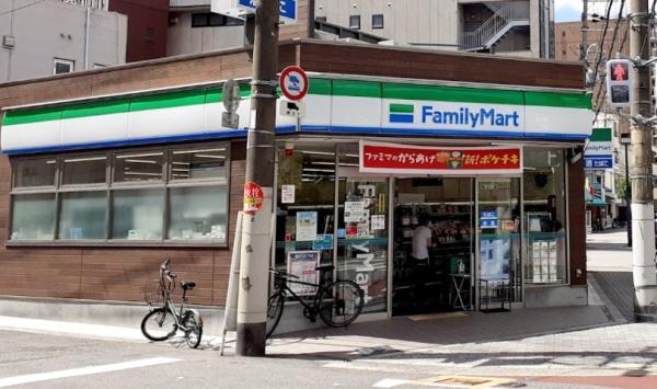 中津リバーサイドコーポB棟(ファミリーマート中津三丁目店)