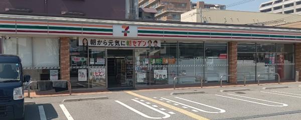 パレスエクセル新伊丹(セブンイレブン伊丹南町2丁目店)